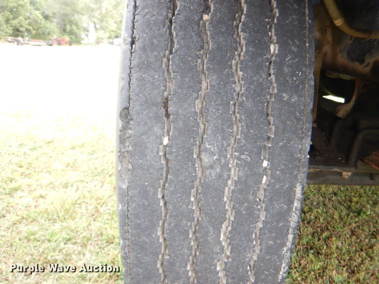 image for item DI2538 1985 International S1900 semi truck