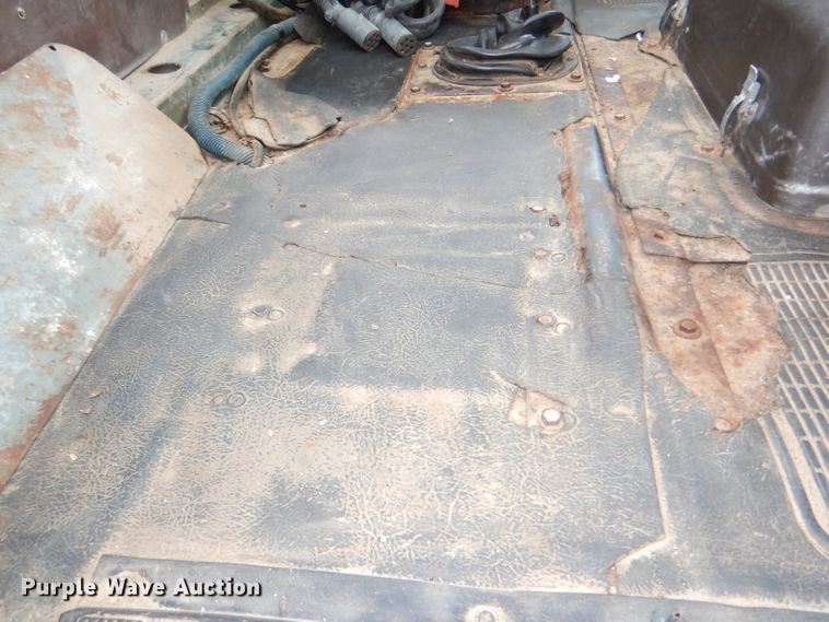 image for item DI2538 1985 International S1900 semi truck