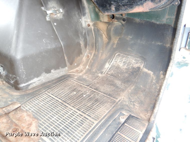 image for item DI2538 1985 International S1900 semi truck