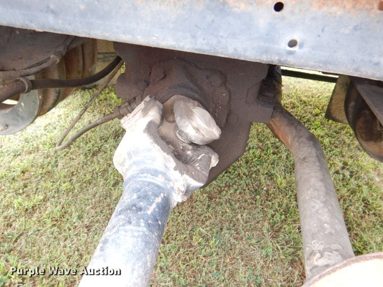 image for item DI2538 1985 International S1900 semi truck