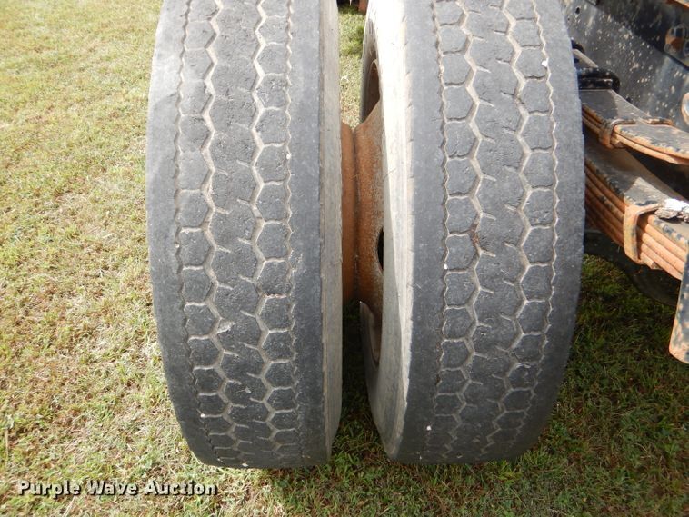 image for item DI2538 1985 International S1900 semi truck