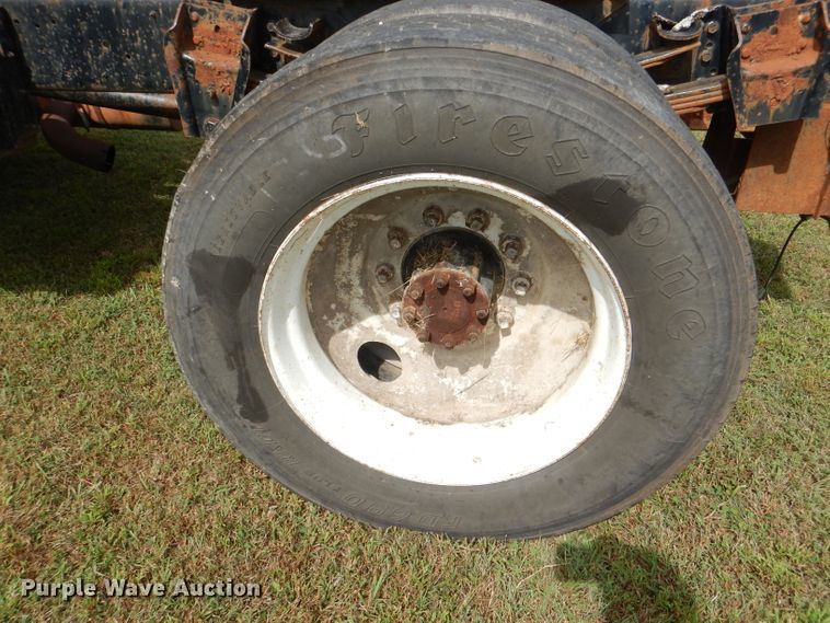 image for item DI2538 1985 International S1900 semi truck