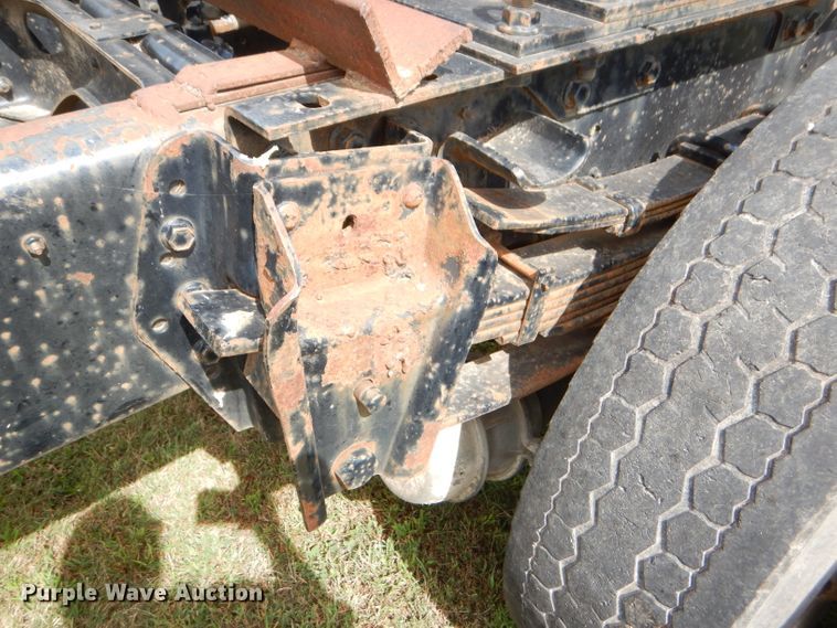 image for item DI2538 1985 International S1900 semi truck