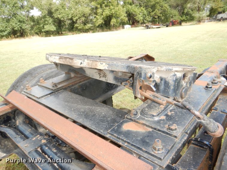 image for item DI2538 1985 International S1900 semi truck