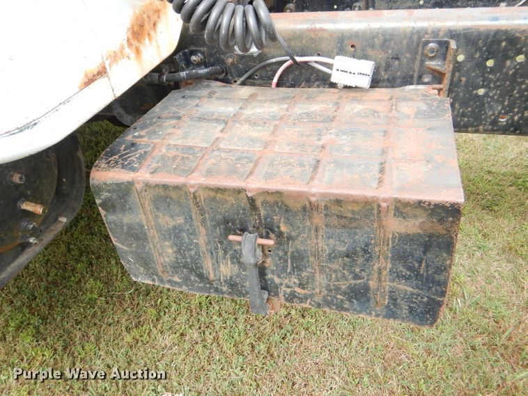 image for item DI2538 1985 International S1900 semi truck