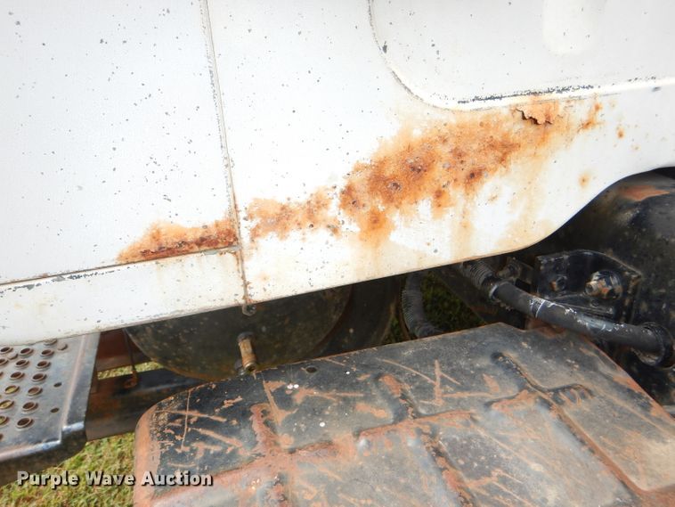 image for item DI2538 1985 International S1900 semi truck