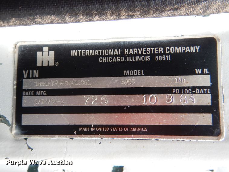 image for item DI2538 1985 International S1900 semi truck