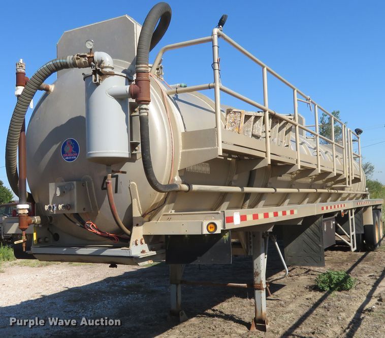 image for item EQ9289 2008 Dragon vacuum tank trailer