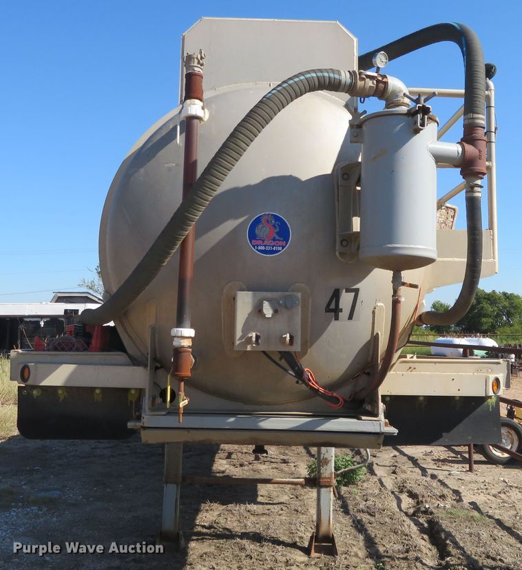 image for item EQ9289 2008 Dragon vacuum tank trailer