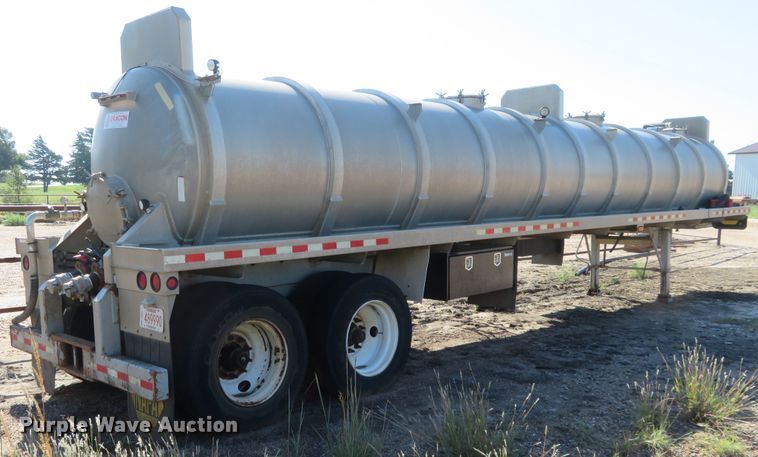 image for item EQ9289 2008 Dragon vacuum tank trailer