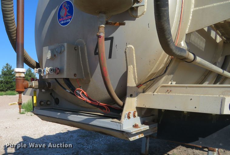 image for item EQ9289 2008 Dragon vacuum tank trailer