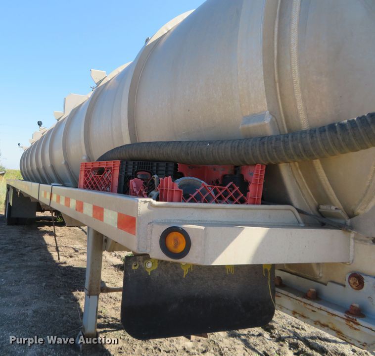 image for item EQ9289 2008 Dragon vacuum tank trailer