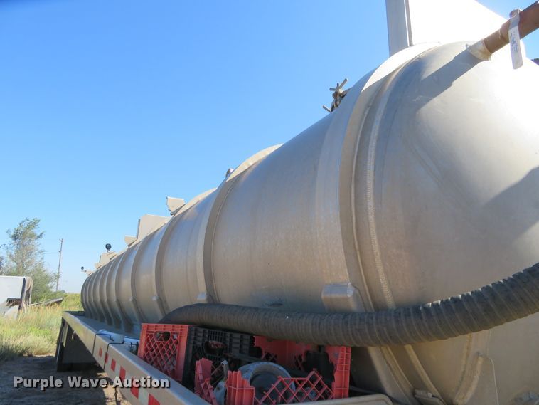 image for item EQ9289 2008 Dragon vacuum tank trailer