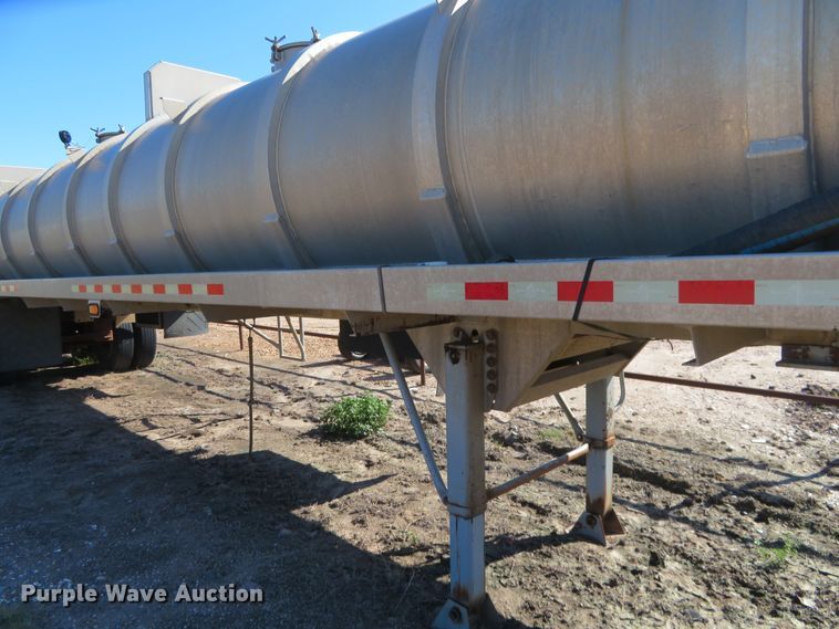 image for item EQ9289 2008 Dragon vacuum tank trailer