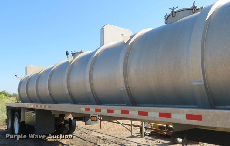 image for item EQ9289 2008 Dragon vacuum tank trailer