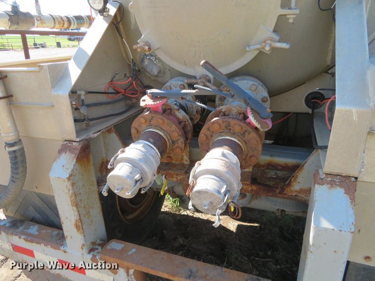 image for item EQ9289 2008 Dragon vacuum tank trailer