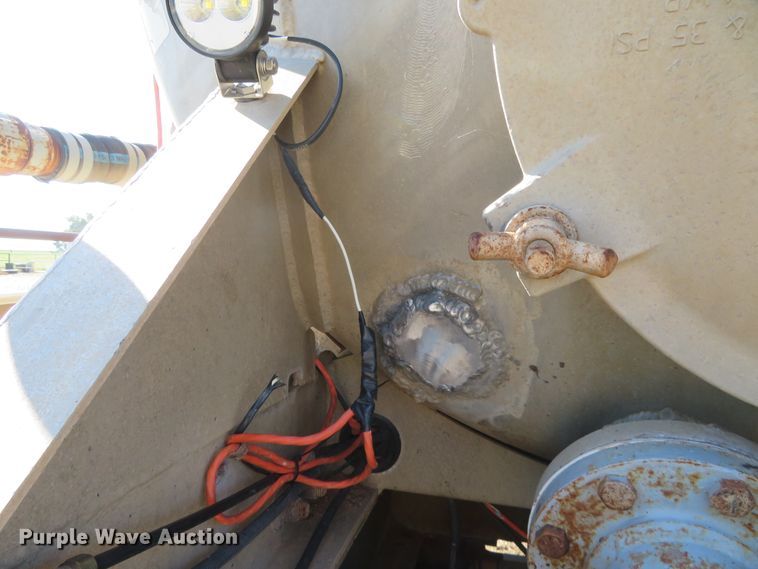 image for item EQ9289 2008 Dragon vacuum tank trailer