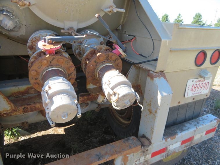 image for item EQ9289 2008 Dragon vacuum tank trailer