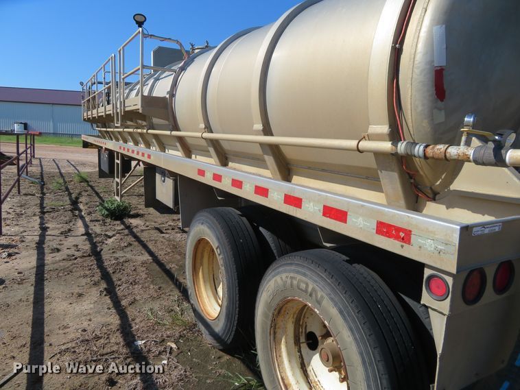 image for item EQ9289 2008 Dragon vacuum tank trailer