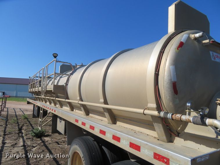 image for item EQ9289 2008 Dragon vacuum tank trailer