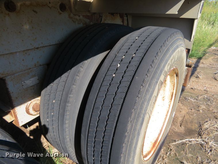 image for item EQ9289 2008 Dragon vacuum tank trailer