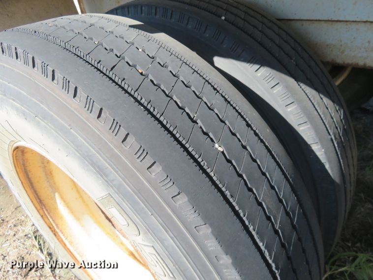 image for item EQ9289 2008 Dragon vacuum tank trailer