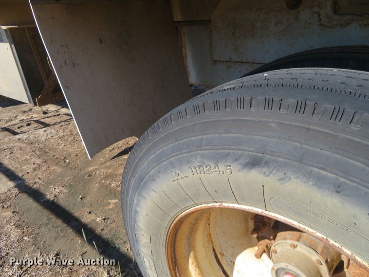 image for item EQ9289 2008 Dragon vacuum tank trailer