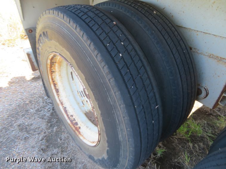 image for item EQ9289 2008 Dragon vacuum tank trailer