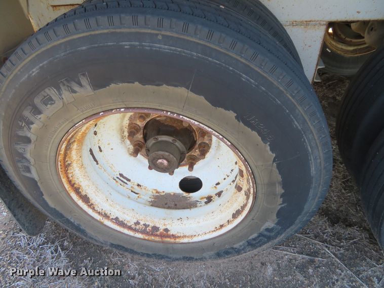 image for item EQ9289 2008 Dragon vacuum tank trailer