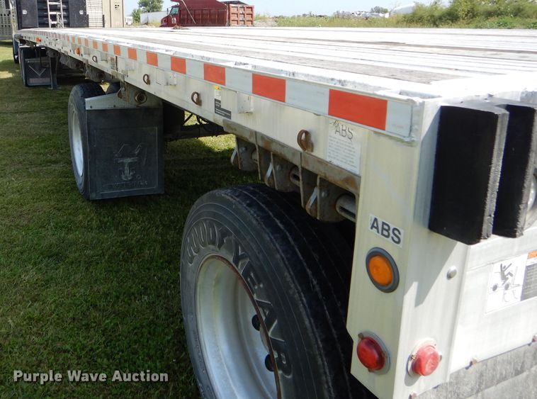 image for item FI9628 2004 Wilson CF-900 flatbed trailer