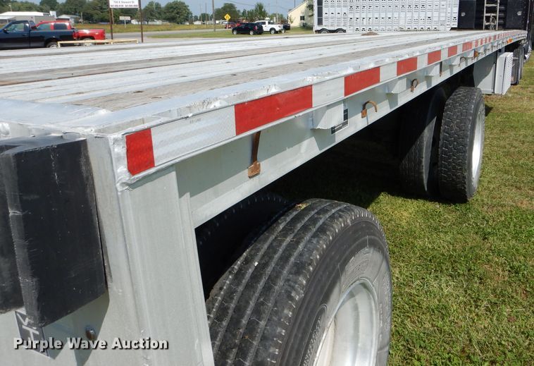 image for item FI9628 2004 Wilson CF-900 flatbed trailer
