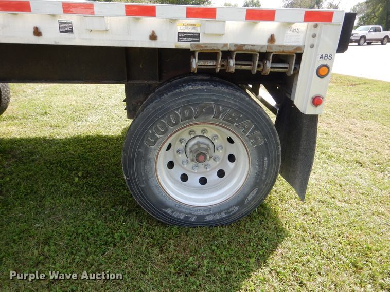 image for item FI9628 2004 Wilson CF-900 flatbed trailer