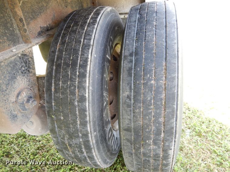 image for item FI9628 2004 Wilson CF-900 flatbed trailer