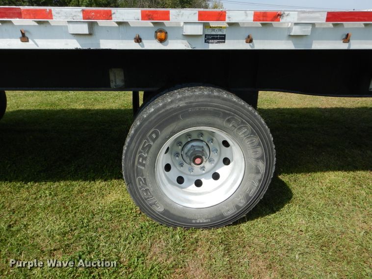 image for item FI9628 2004 Wilson CF-900 flatbed trailer