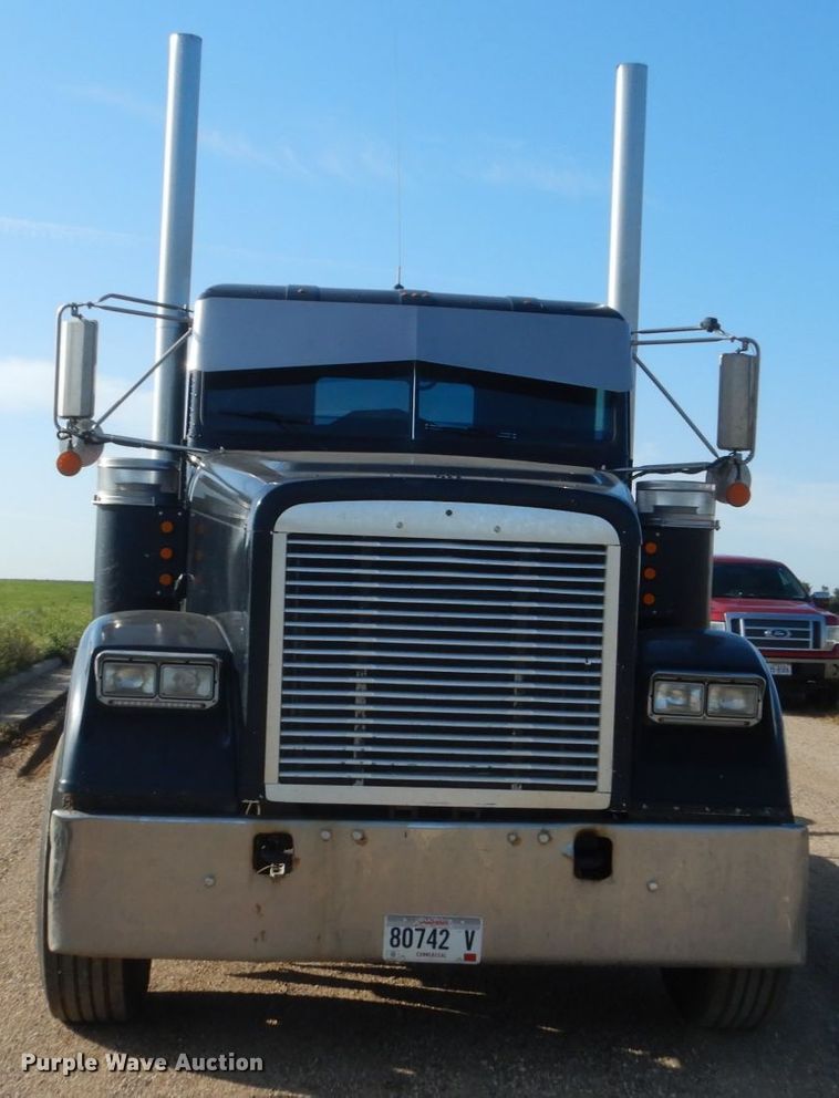 image for item FU9509 2006 Freightliner Classic semi truck