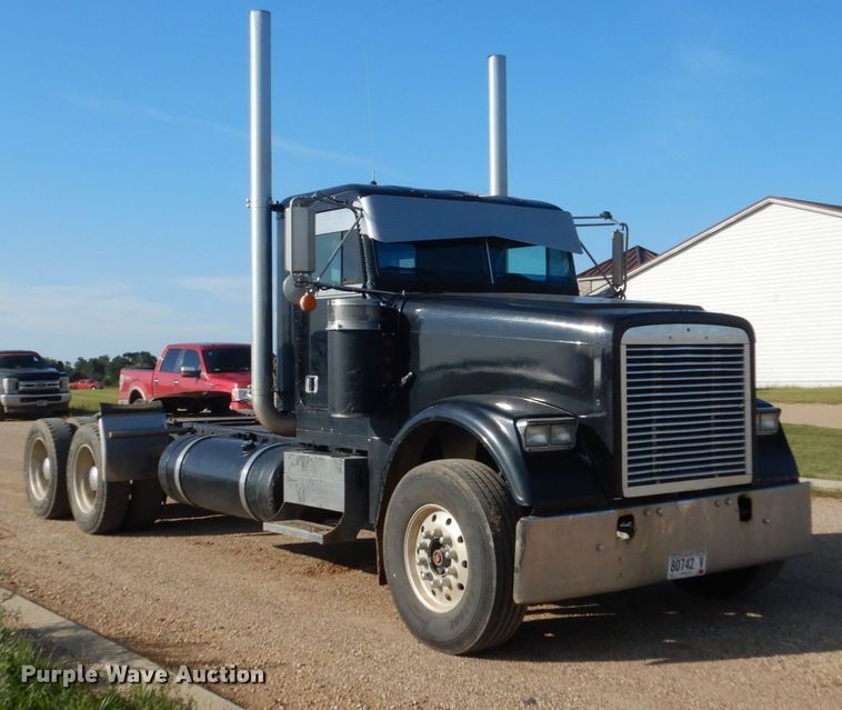 image for item FU9509 2006 Freightliner Classic semi truck