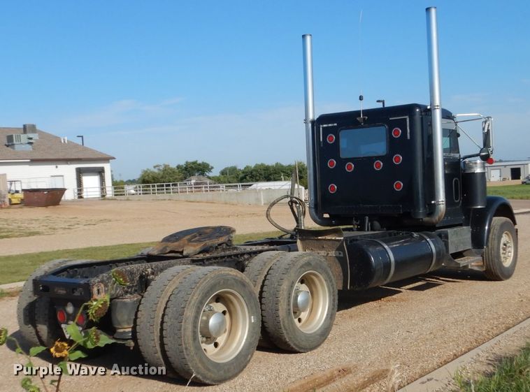 image for item FU9509 2006 Freightliner Classic semi truck