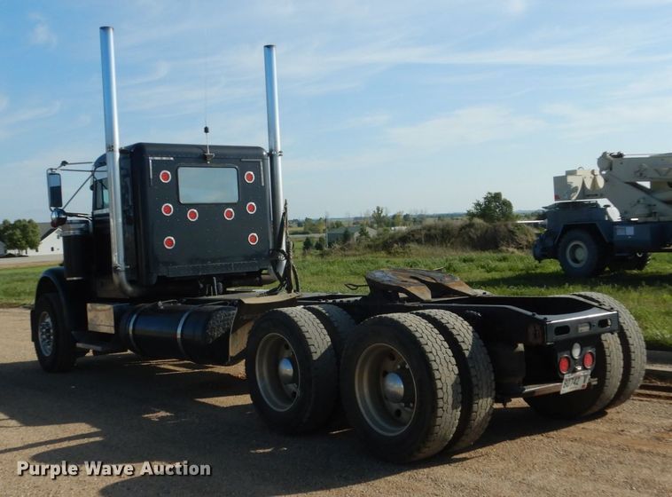 image for item FU9509 2006 Freightliner Classic semi truck