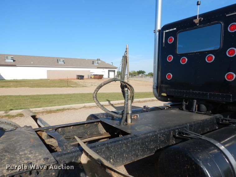 image for item FU9509 2006 Freightliner Classic semi truck