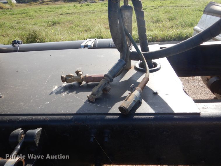 image for item FU9509 2006 Freightliner Classic semi truck