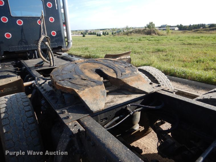 image for item FU9509 2006 Freightliner Classic semi truck