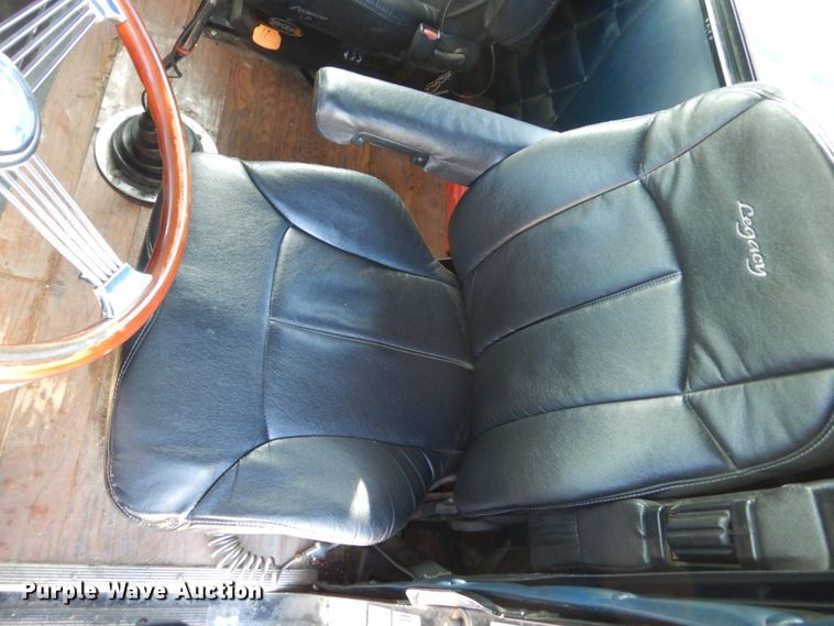 image for item FU9509 2006 Freightliner Classic semi truck