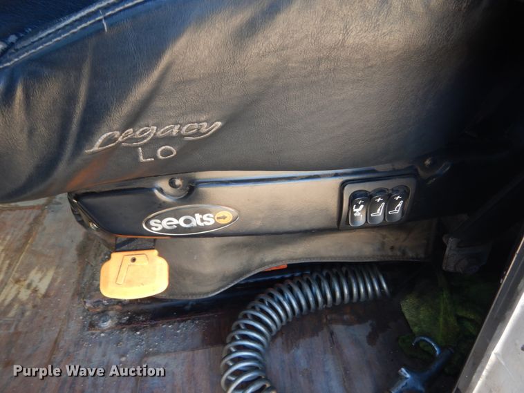 image for item FU9509 2006 Freightliner Classic semi truck