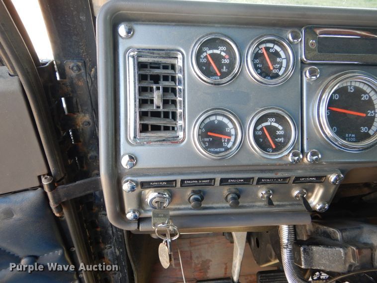 image for item FU9509 2006 Freightliner Classic semi truck