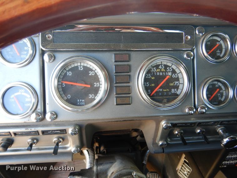 image for item FU9509 2006 Freightliner Classic semi truck