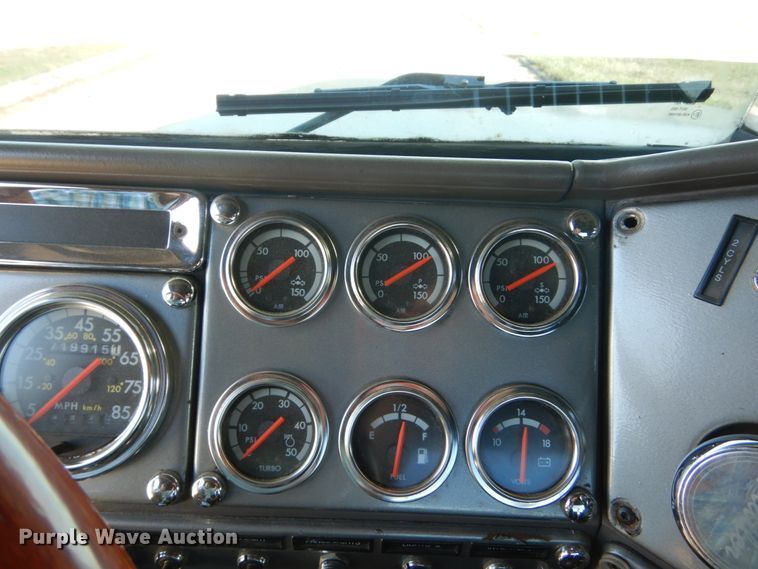 image for item FU9509 2006 Freightliner Classic semi truck