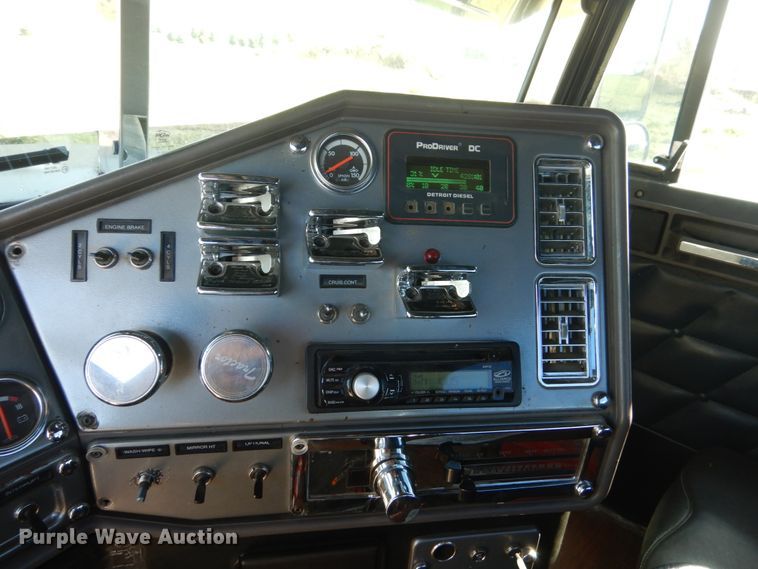 image for item FU9509 2006 Freightliner Classic semi truck