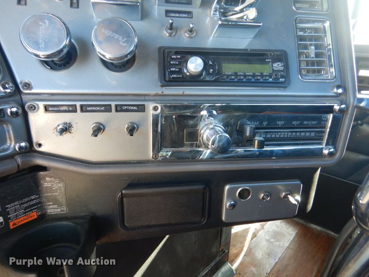 image for item FU9509 2006 Freightliner Classic semi truck