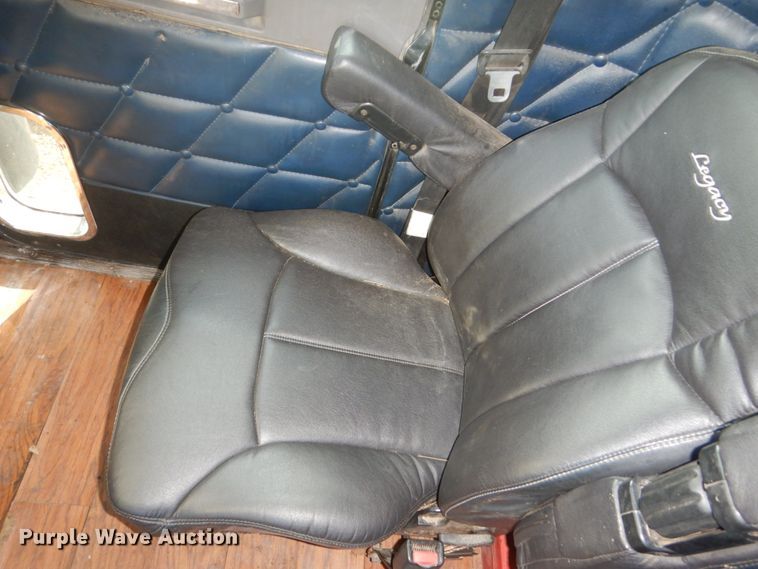 image for item FU9509 2006 Freightliner Classic semi truck