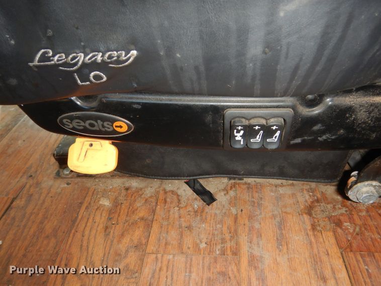 image for item FU9509 2006 Freightliner Classic semi truck